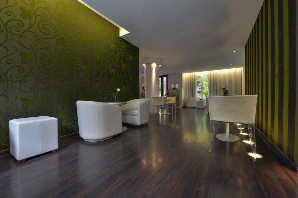 Hotel Lounge