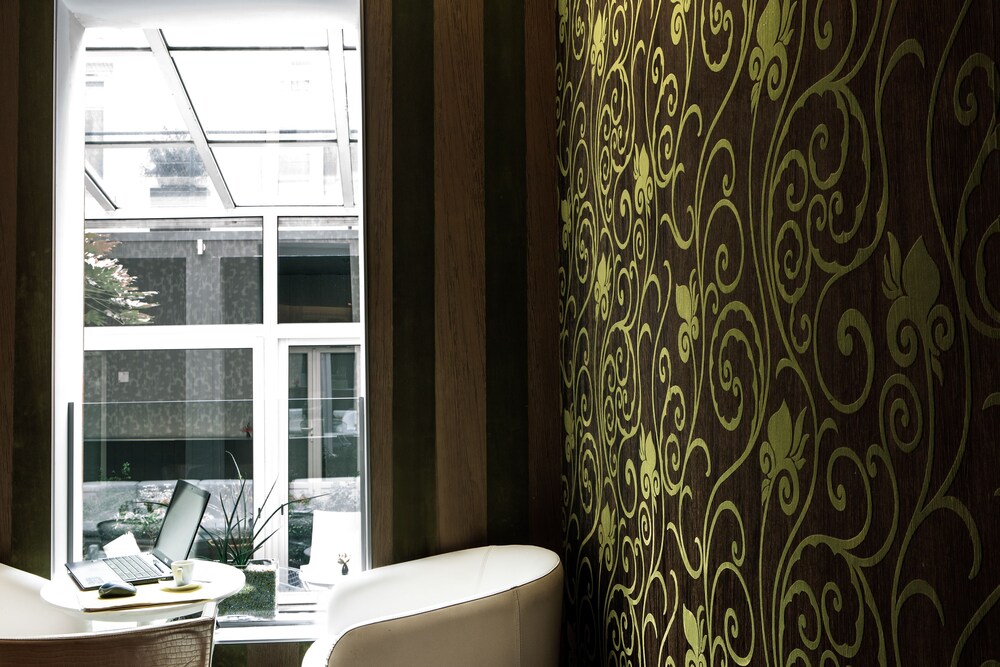 Hotel Lounge
