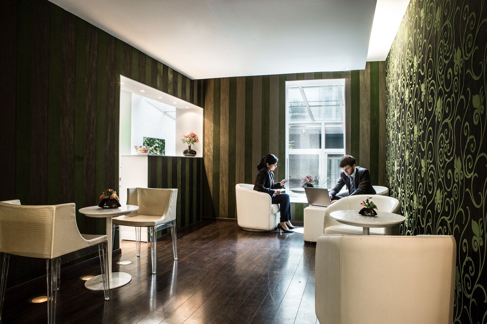 Hotel Lounge