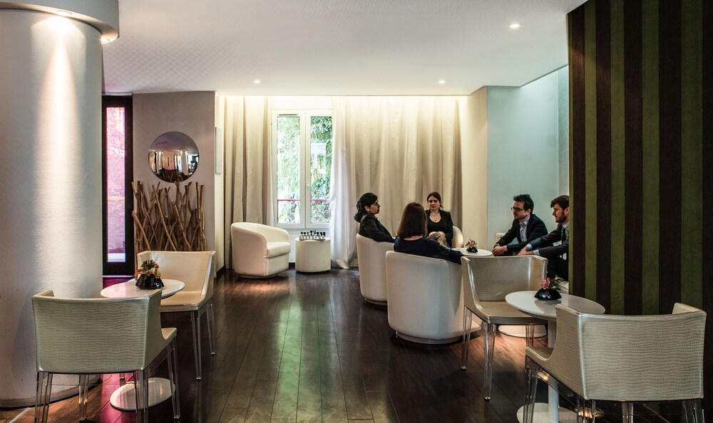 Hotel Lounge