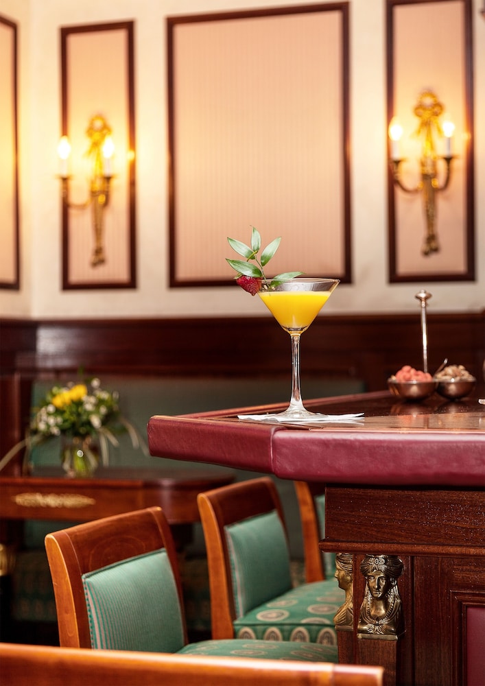 Hotel Bar