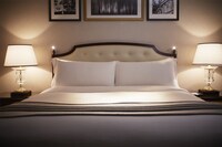 Junior Suite, 1 King Bed (Club Junior Suite Room, Club level)