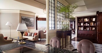 Executive Lounge