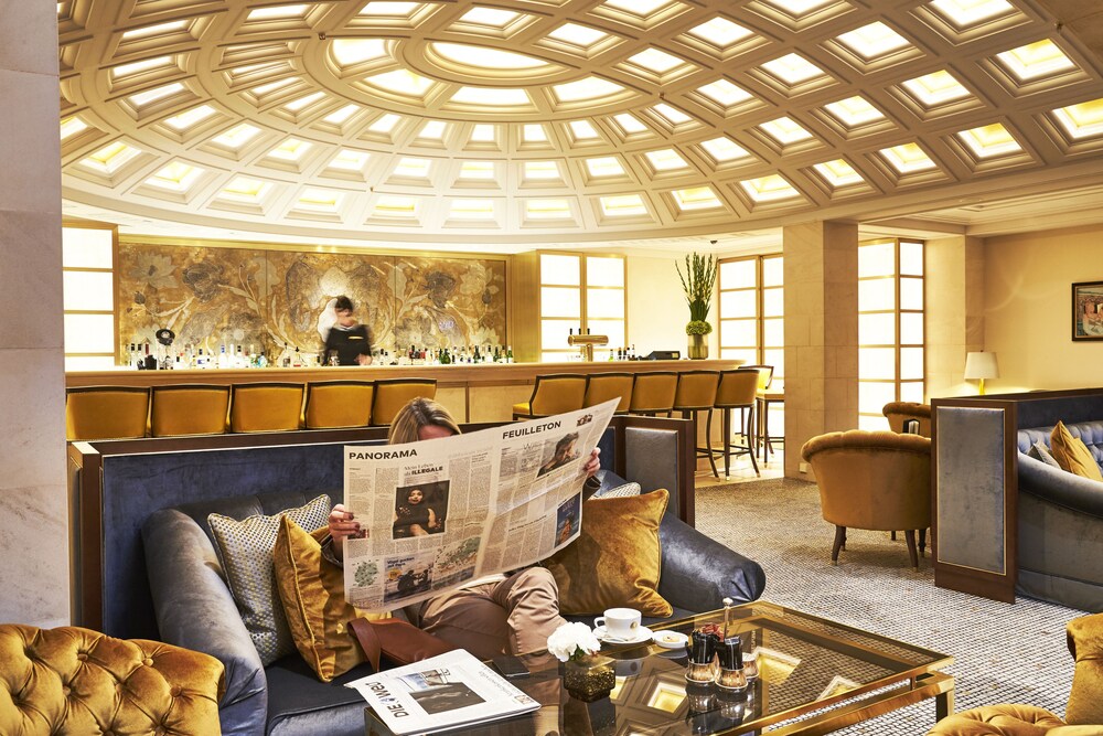 Hotel Lounge