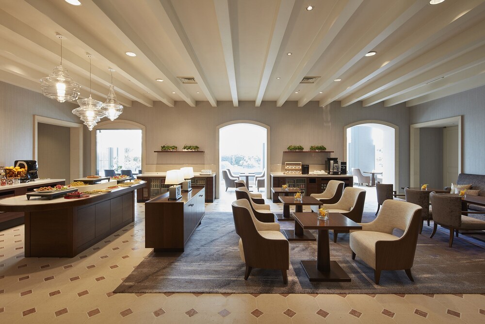 Executive Lounge