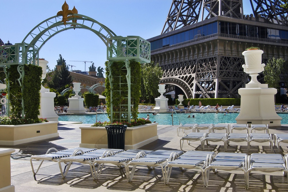 Pool, Paris Las Vegas Resort & Casino