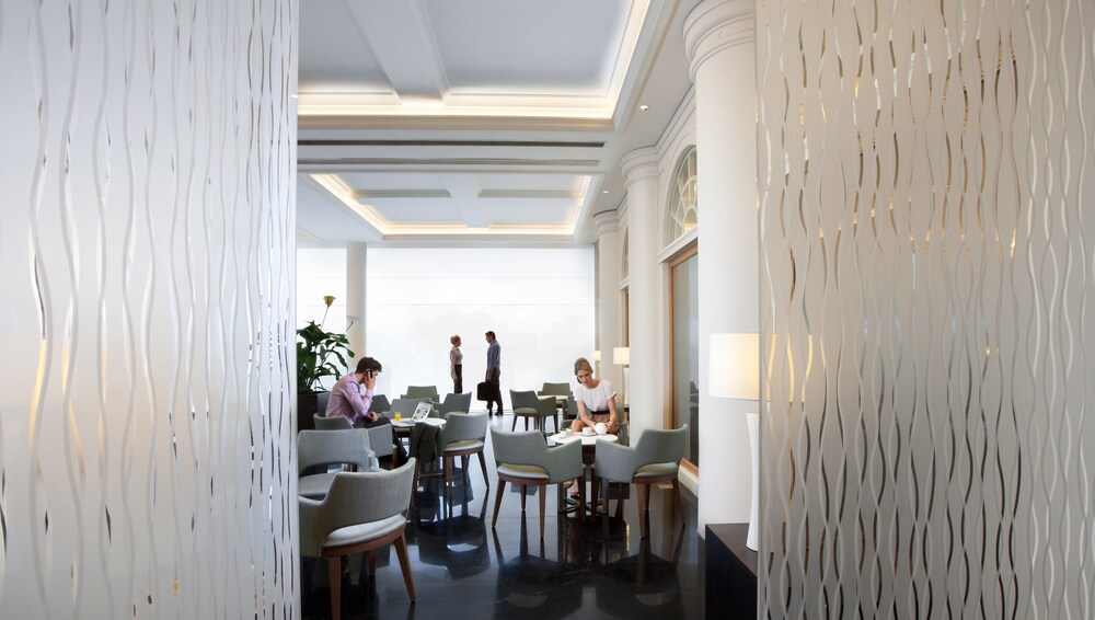 Executive Lounge