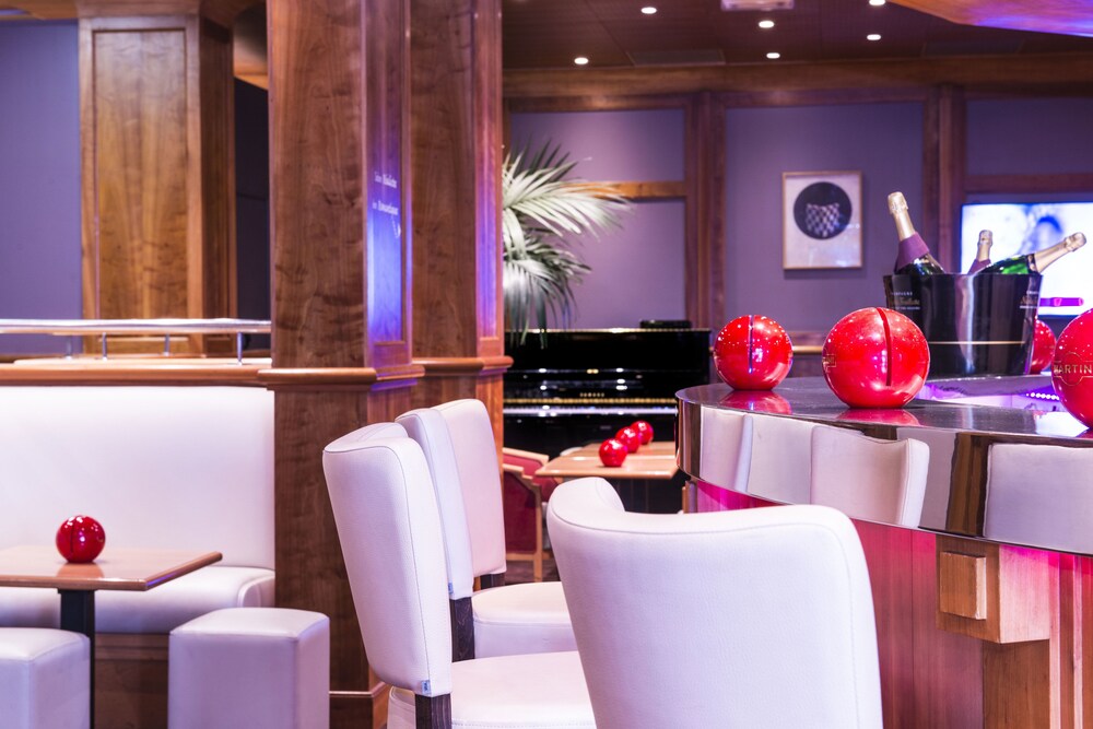 Hotel Lounge