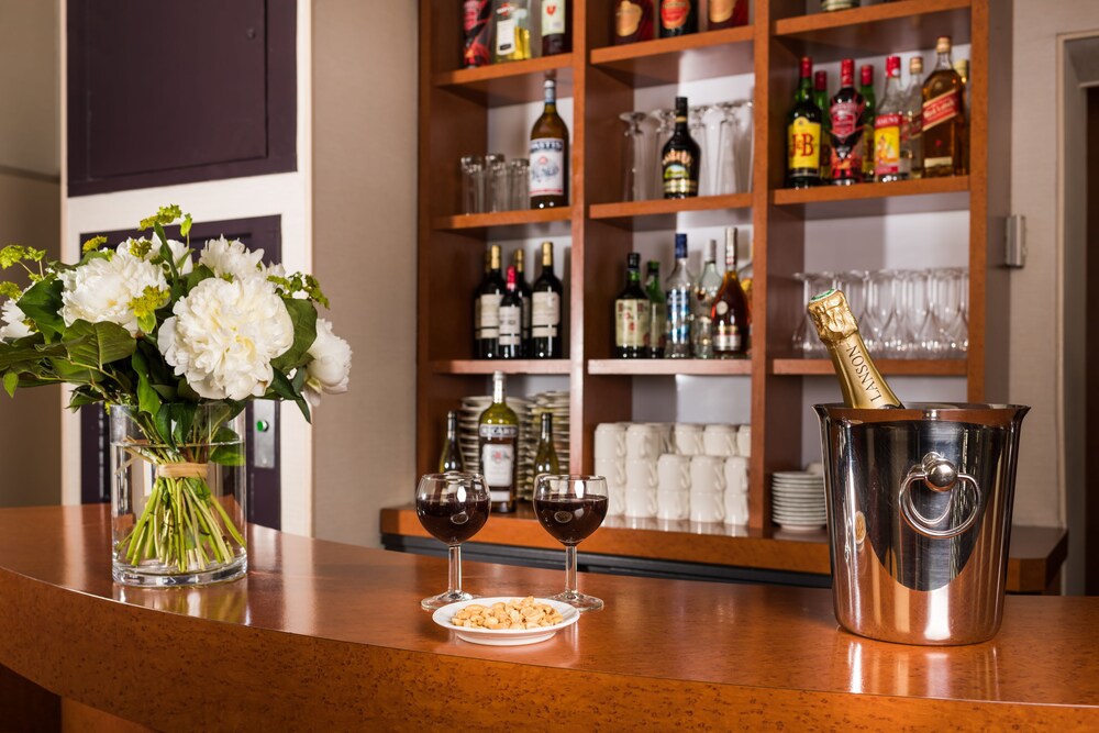 Hotel Bar