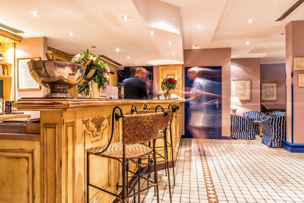 Hotel Bar