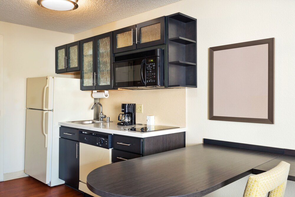 Studio Suite, 1 Queen Bed, Accessible (Roll-In Shower) - Guestroom