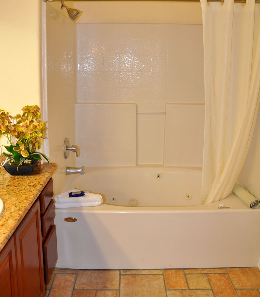 Bathroom, Club De Soleil All-Suite Resort