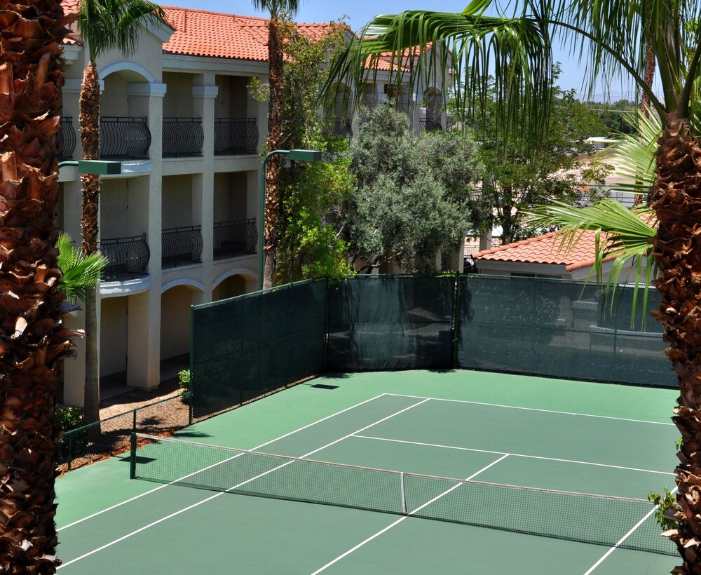 Tennis court, Club De Soleil All-Suite Resort