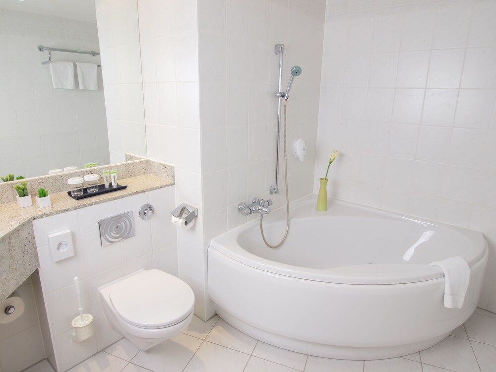 Deep Soaking Bathtub