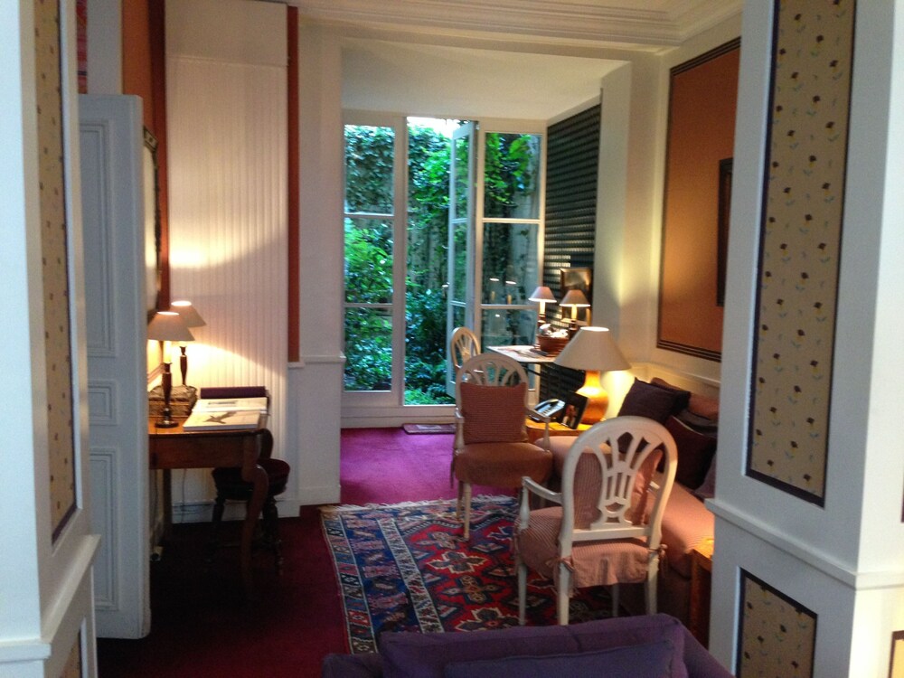 Hotel Lounge