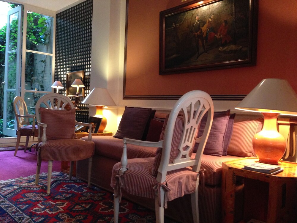 Hotel Lounge