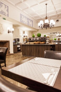 Hotel Lounge