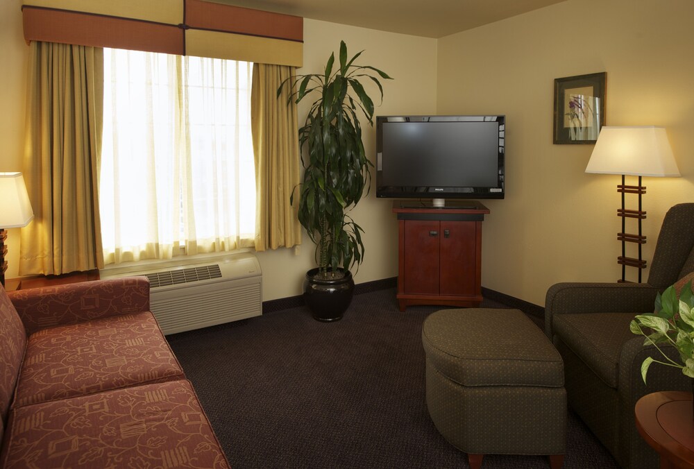 Living area, Larkspur Landing Roseville - An All-Suite Hotel