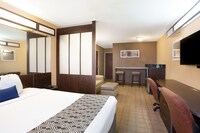 Deluxe Suite, 1 Queen Bed, Non Smoking