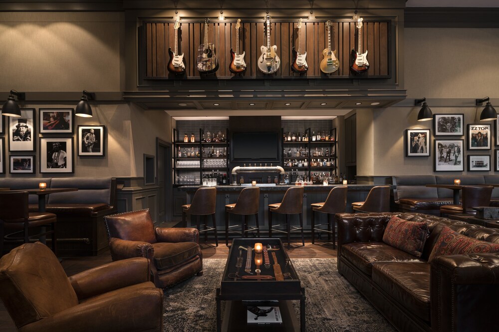 Hotel Bar