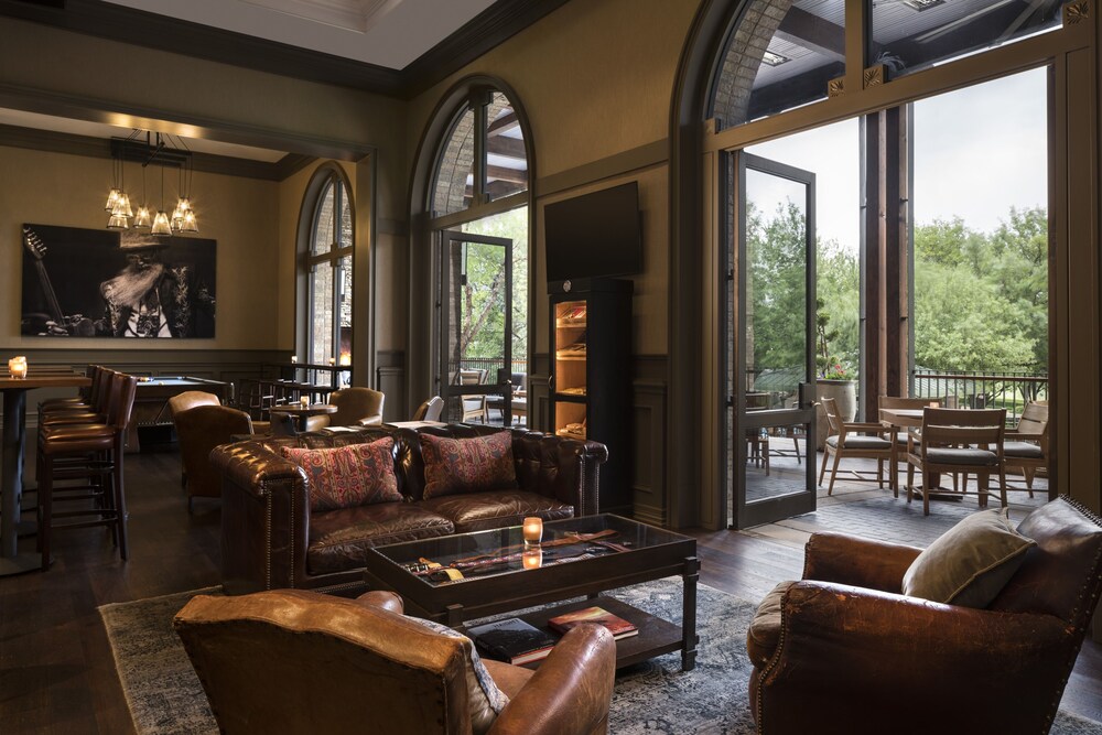 Hotel Bar