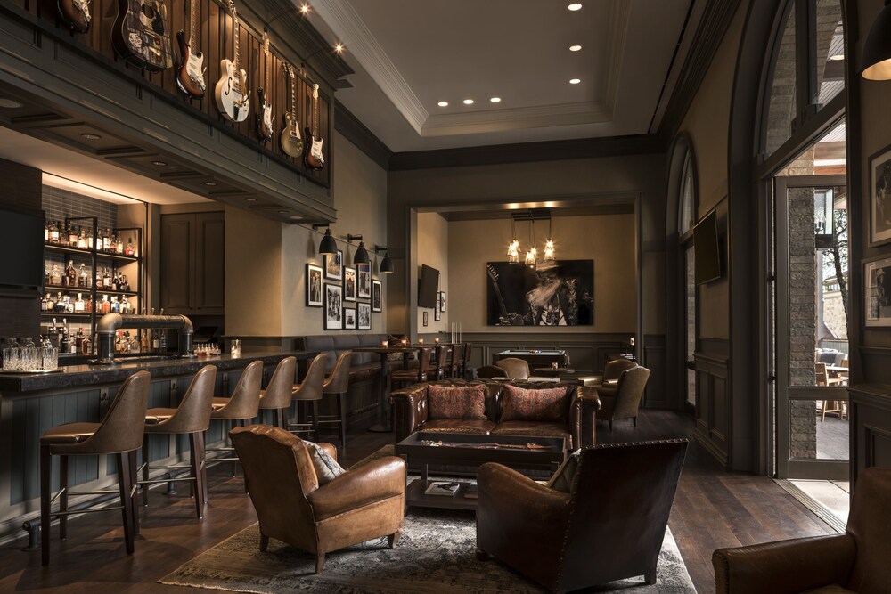 Hotel Bar