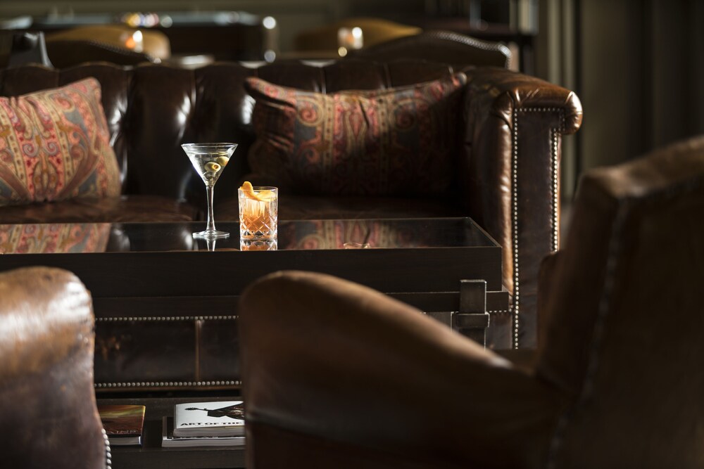 Hotel Bar