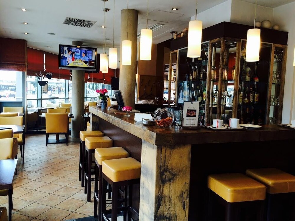 Hotel Bar