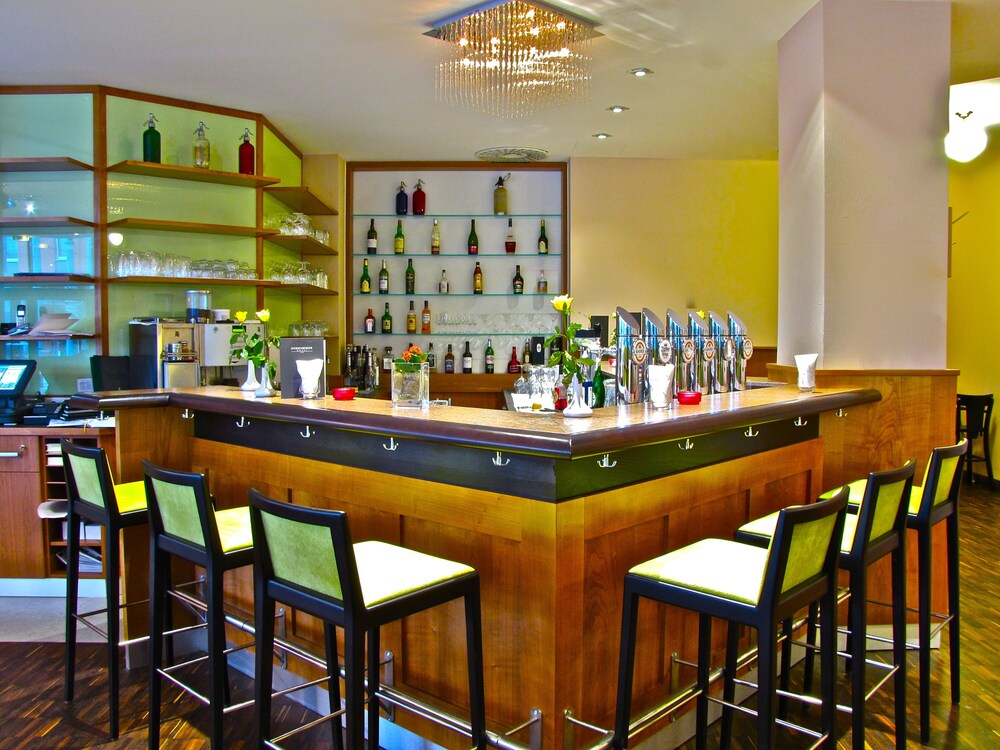 Hotel Bar