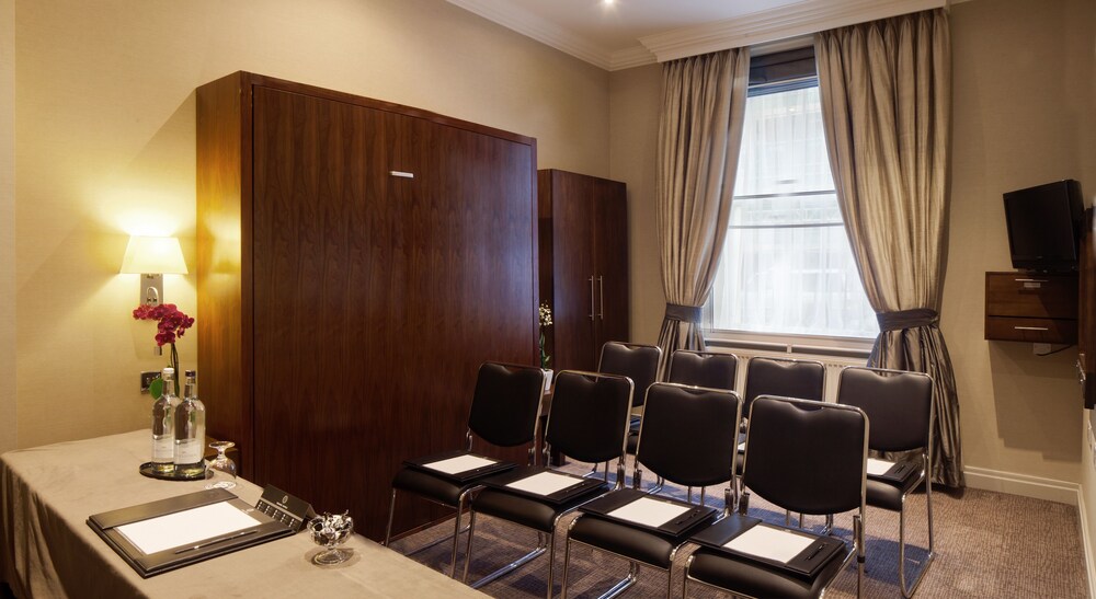 Executive Lounge