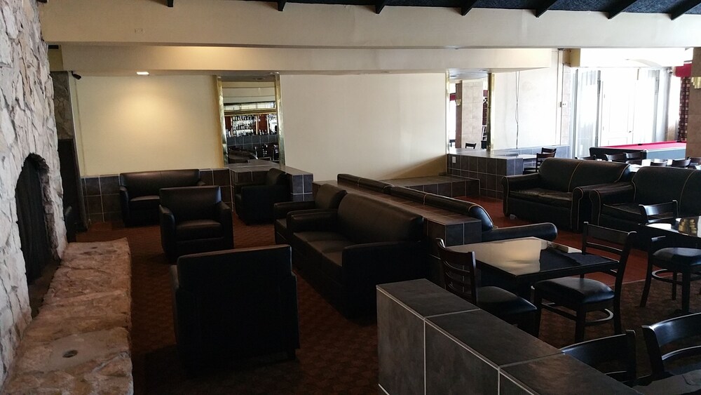 Lounge, Ramada by Wyndham Houston Intercontinental Airport East