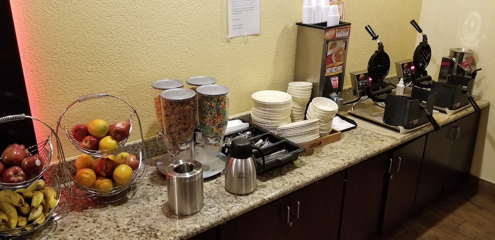 Breakfast buffet, Ramada by Wyndham Houston Intercontinental Airport East