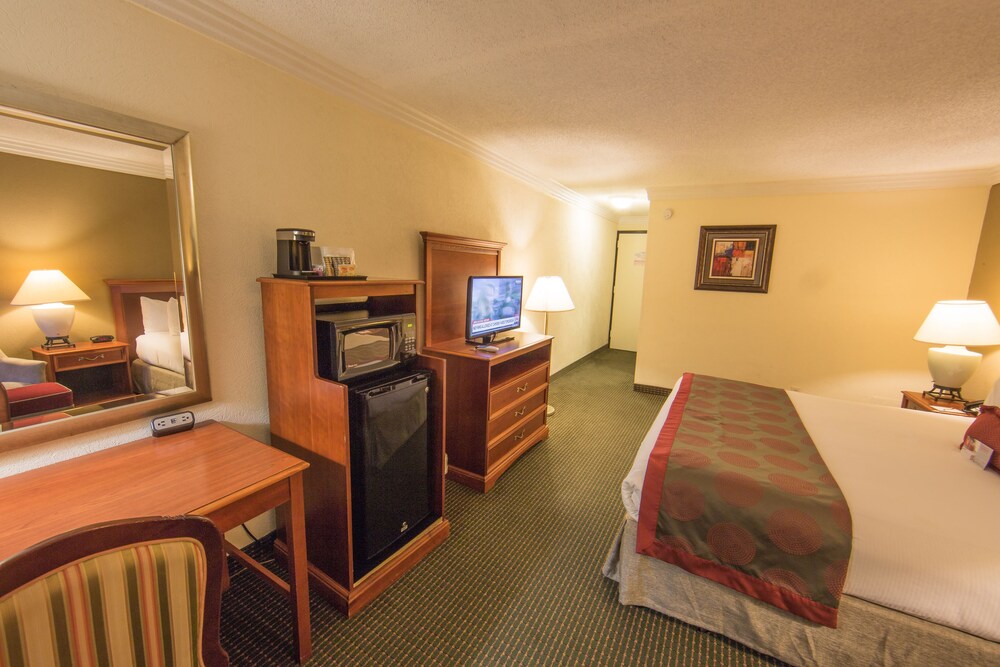 Room, Ramada by Wyndham Houston Intercontinental Airport East