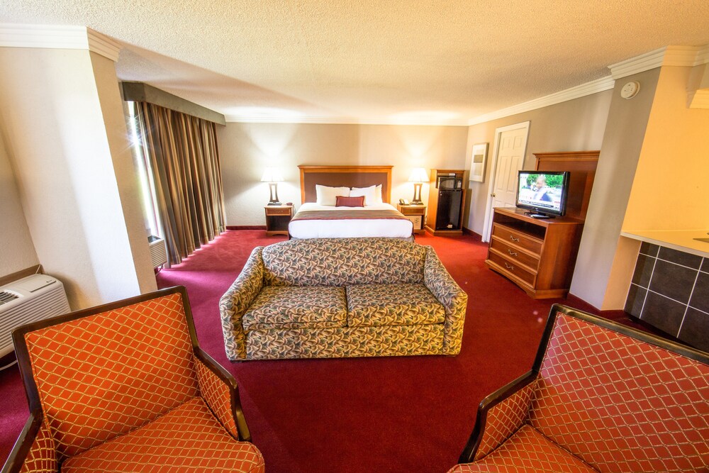 Room, Ramada by Wyndham Houston Intercontinental Airport East