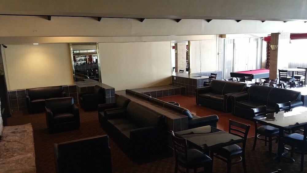 Lounge, Ramada by Wyndham Houston Intercontinental Airport East