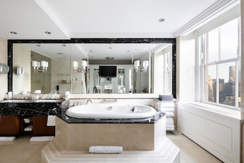 Deep Soaking Bathtub