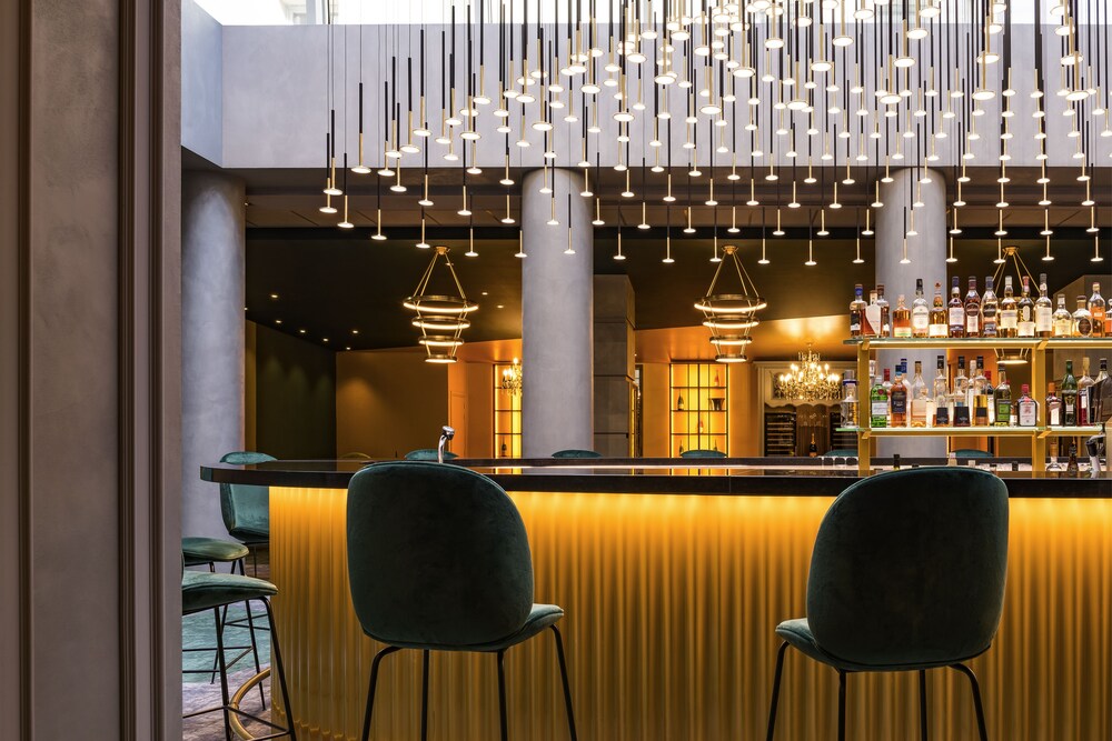 Hotel Bar