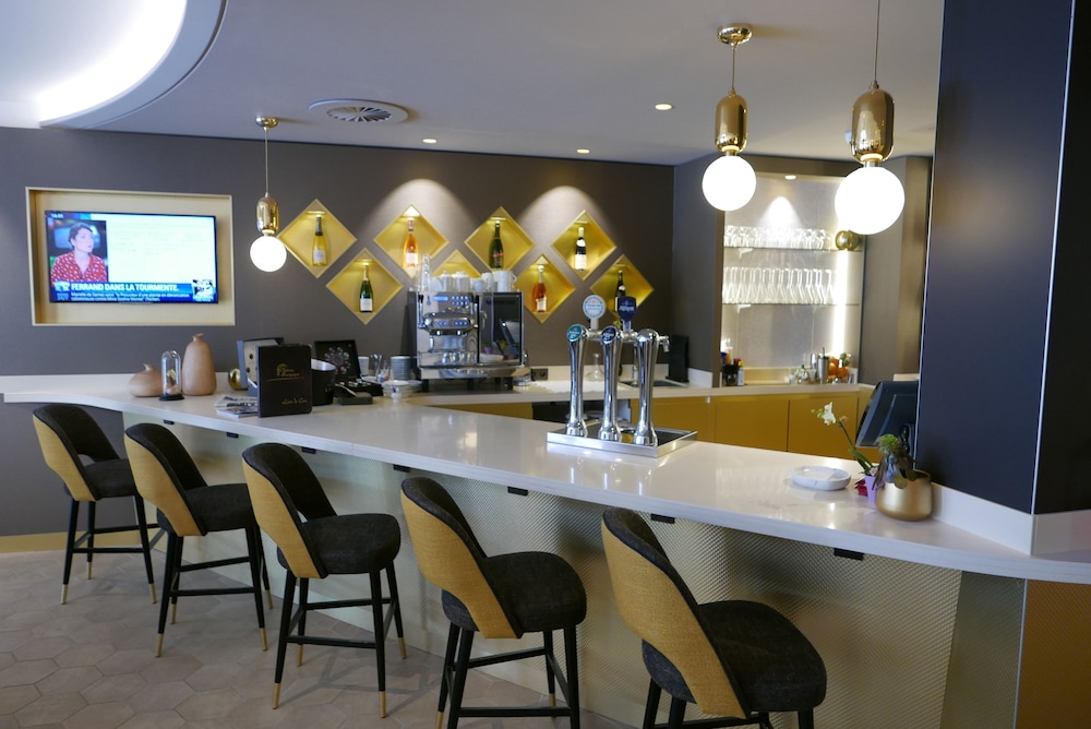 Hotel Bar