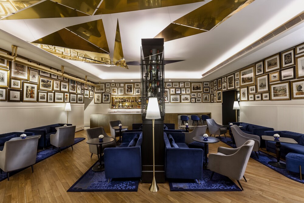 Hotel Bar