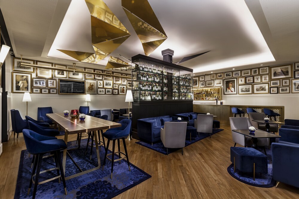 Hotel Bar