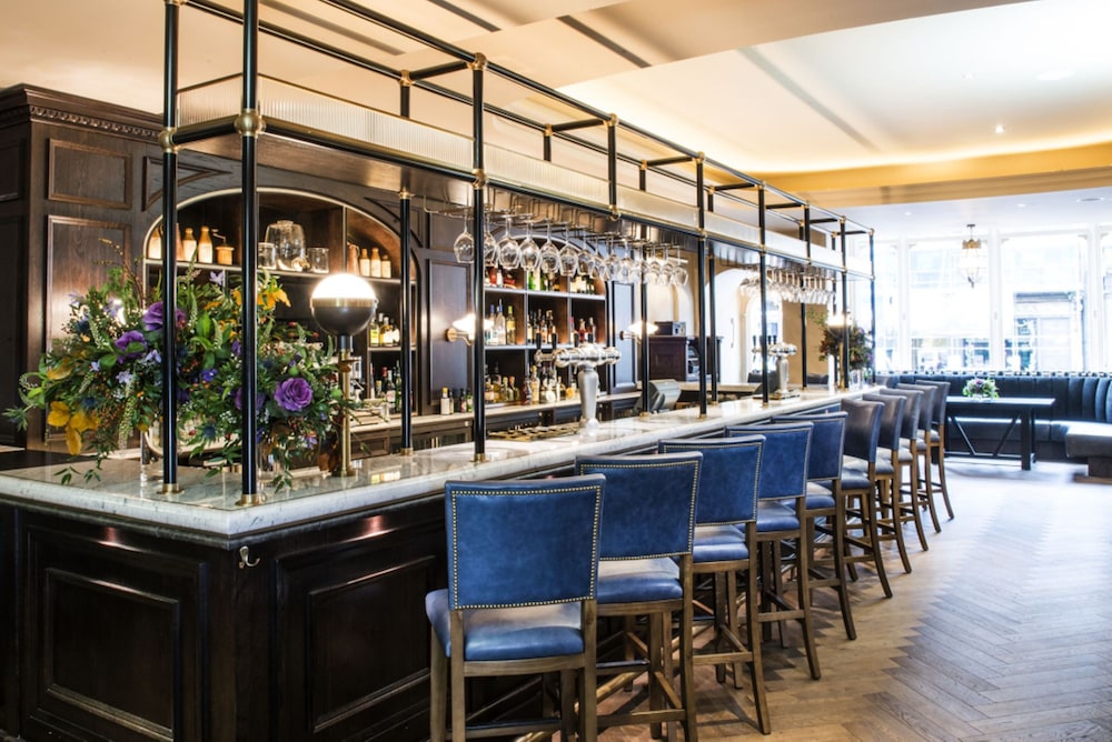 Hotel Bar