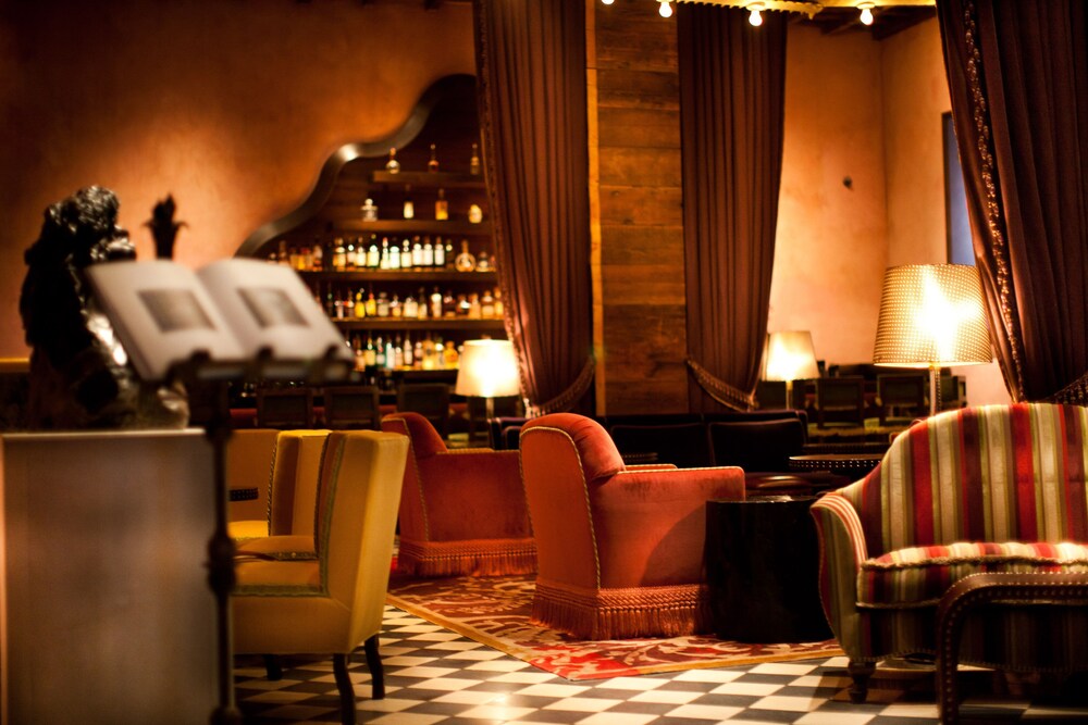 Hotel Bar