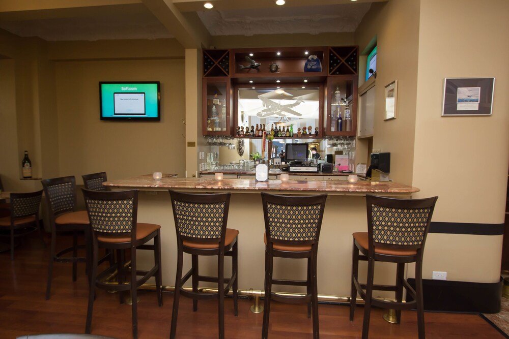 Hotel Bar
