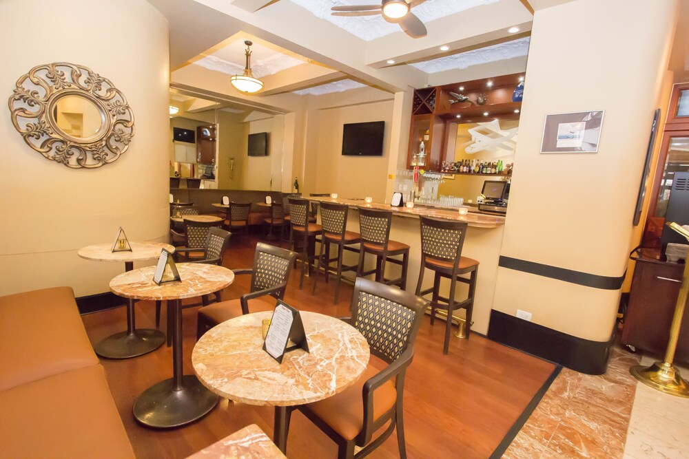 Hotel Bar