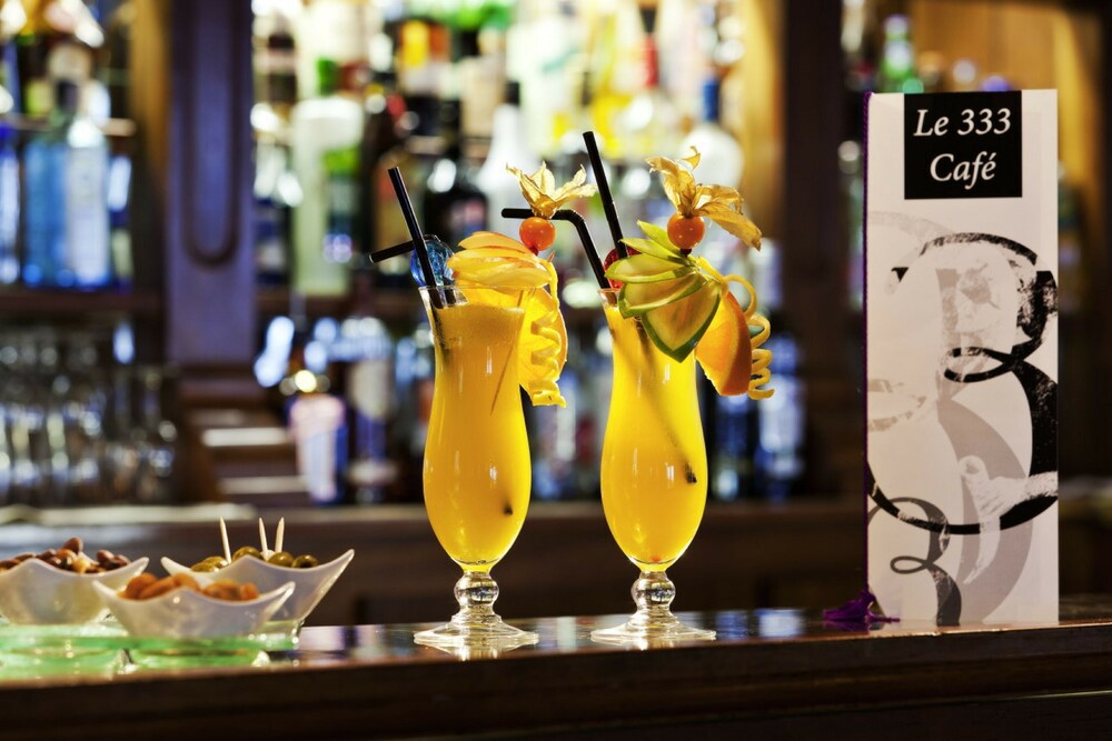 Hotel Bar