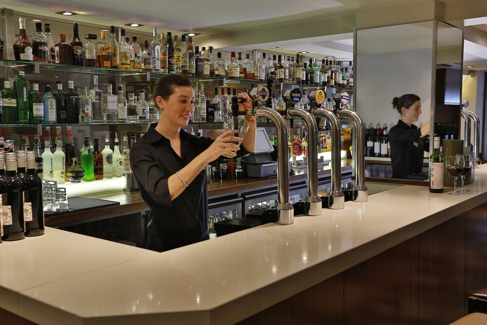 Hotel Bar