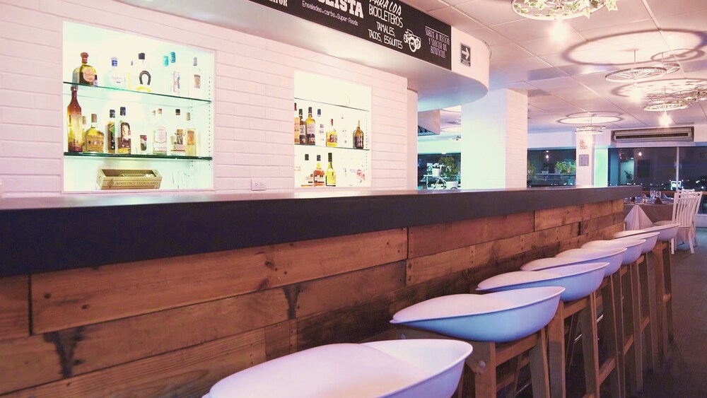 Hotel Bar