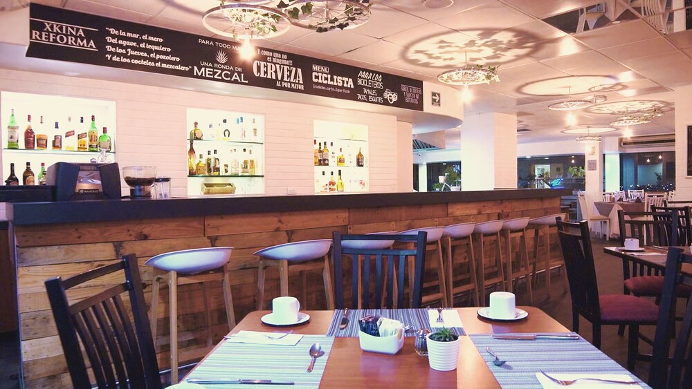 Hotel Bar