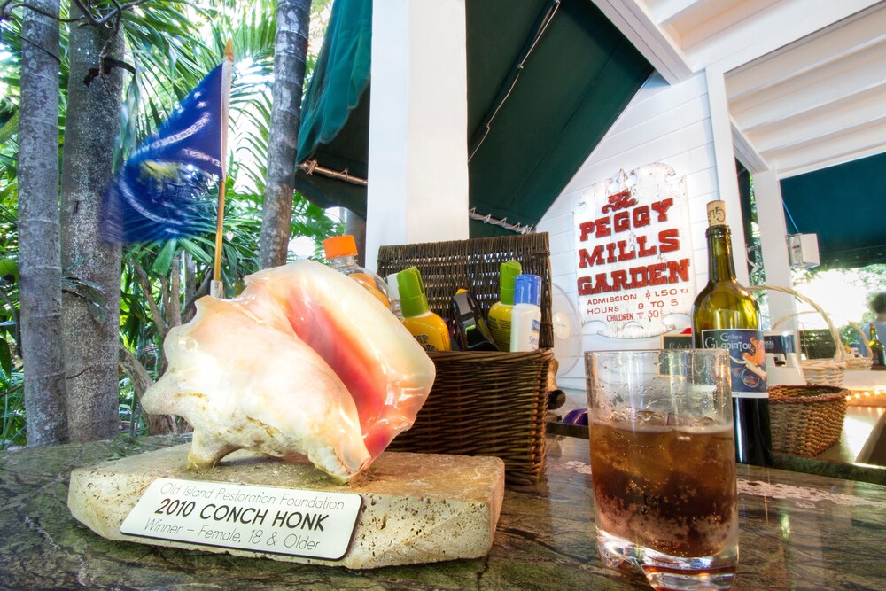 Poolside Bar