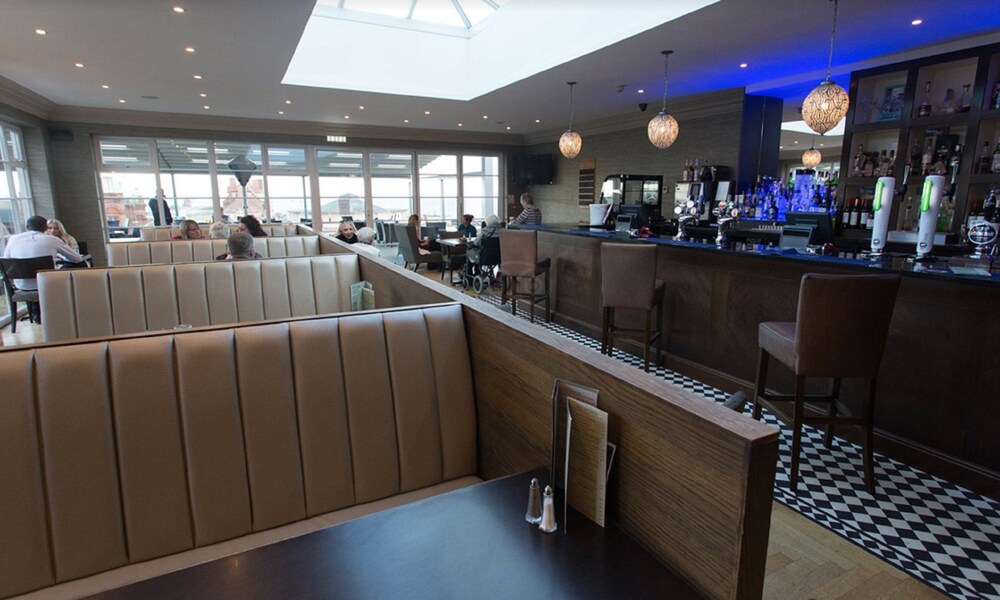 Hotel Bar